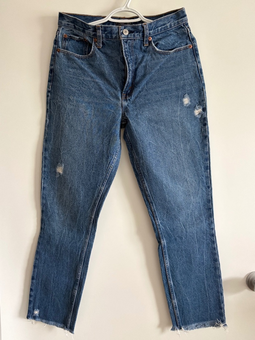 EUC Abercrombie & Fitch Mom Jeans Mid-Rise Straight-Leg Mid-Wash Size 28/6L